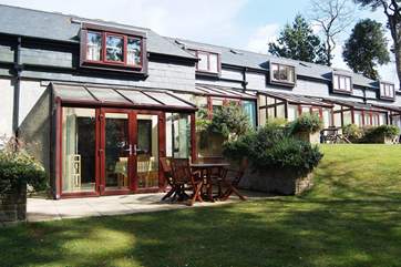 Beachcomber Cottage is part of a small terrace overlooking woodland and lawns.