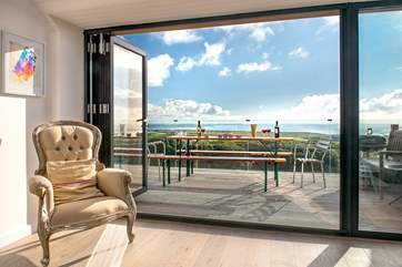 The large picture window, which leads out to the decking-area, takes full advantage of the spectacular view.
