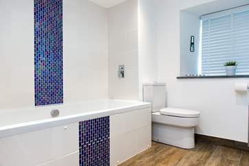 The en suite bathroom.