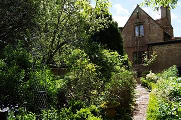 This is the rear of the lodge - the path is from the parking-area to the back door.