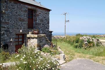 The footpath to the cliffs runs past the cottage.