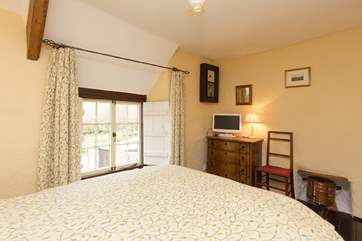 This is a cosy bedroom, very prettily furnished.