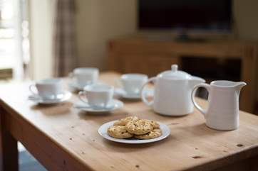 Morning tea in this cheerful cottage is a great way to start the day before setting out to explore.