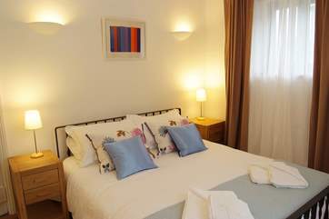 The double bedroom has an en suite shower-room.