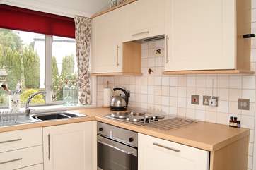 The well-equipped kitchen.