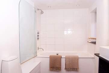 The bathroom on the ground floor is bright and contemporary.