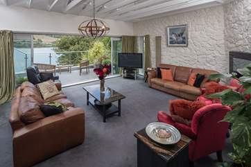 The large living room is perfect to all relax and un-wind after a long day of fun and games.
