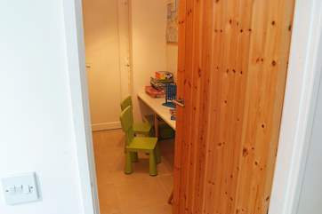 This family friendly cottage even has a playroom for the little ones.