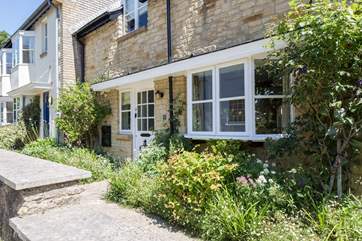 This pretty cottage fronts onto a quiet village road. The parking, little garden and conservatory are all at the back.