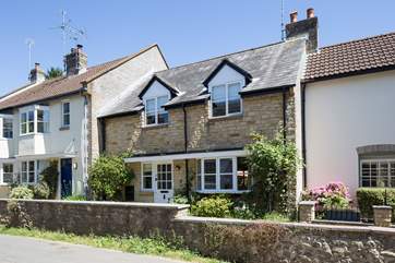 The pretty front face of this spacious and welcoming cottage.