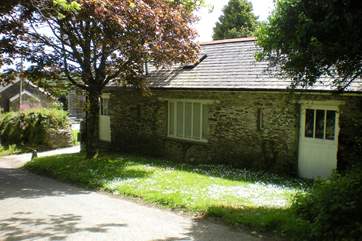 Crugsillick Studio from the approach lane.