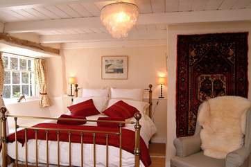 The sumptuous bedroom.