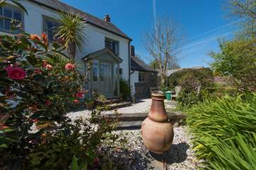 The lovely front terrace.