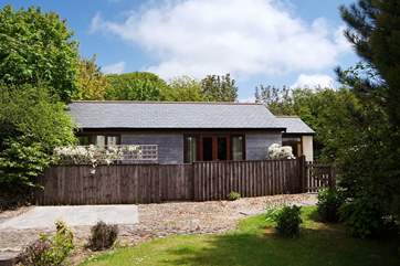 Moonstone is a beautifully presented detached single-storey cottage with an enclosed patio and the bonus of two lovely meadows if you bring a dog.