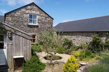 The peaceful private terrace boasts a watercress pond.