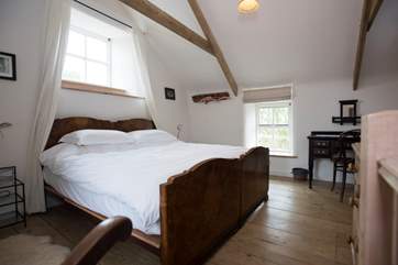 The 6' double bed.