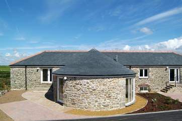 Both Burnfoot (right) and Gilly Barn (2005) (left) have stone steps leading up to their front doors.