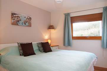 Bedroom 2 has 'zip and link' (double or twin) beds shown here made up as a 6' double.