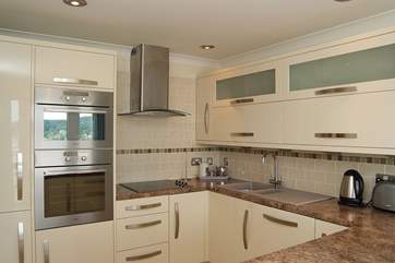 The well equiped kitchen even has sea views.