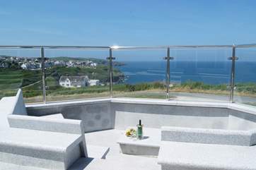 Cosy up in the sunken seating-area where starry nights may be enjoyed.