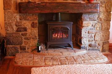 The cosy cottage gas stove gives you the warmth and comforting glow of a real wood-burner.