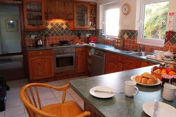 The cottage kitchen is very well-equipped whether you are preparing a light meal, a roast dinner or baking cup cakes.
