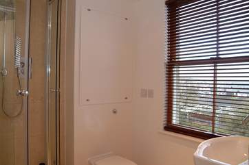 The en suite shower-room.