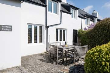 Dining al-fresco is an option in this pretty spot.