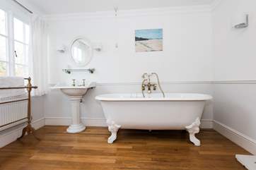 The en suite bathroom.