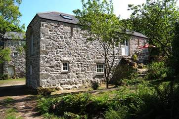 The front entrance to Roskennals Granary.