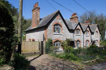 The front of this beautiful cottage.
