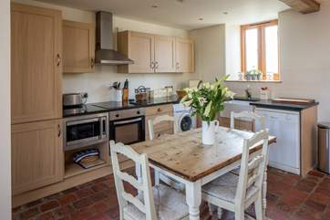 The well-equipped kitchen and dining-area.