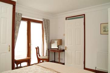 The master bedroom has an en suite bathroom.