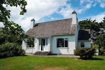 Fred's House is a comfortable, traditionally furnished cottage with a huge, beautifully kept garden.