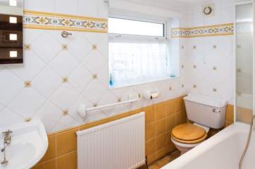 The en suite bathroom for Bedroom 1.