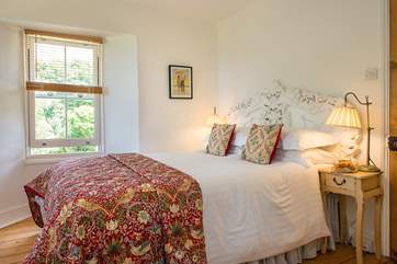The double bedroom (bedroom 1) has a comfy 5' king size bed