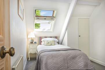 The pretty single bedroom
