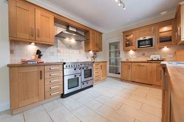 The fully fitted kitchen.