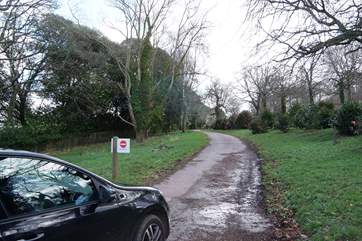The start of the track down to the house - ignore the No Entry signs.
