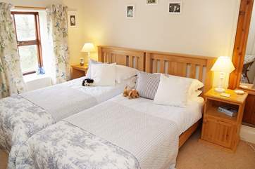 The pretty twin bedroom (Bedroom 2).