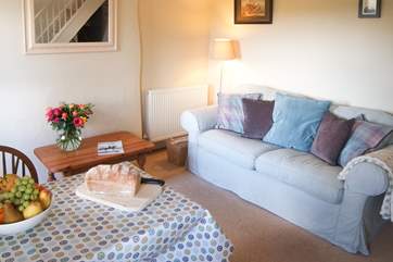 The cosy sitting/dining-room.