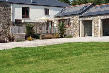 Shepherd's Crook has a single-storey wing with a double bedroom, en suite wet-room and French doors out to the raised deck (accessed via a gently sloping ramp).