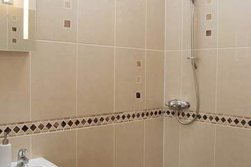 This fully tiled wet-room is en suite to the ground floor bedroom.