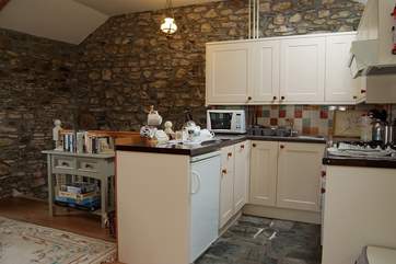 The well planned kitchen-area is fully equipped.