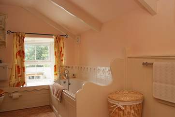 The pretty family bathroom.