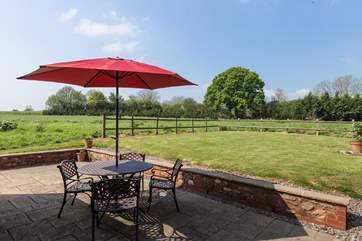 To the far side of the cottage is the lawned garden and patio. Again, a great level of privacy as all you look out over are the fields.