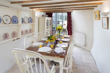 A pretty breakfast-table.