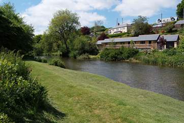 The riverside picnic-area is a short stroll from the cottage.