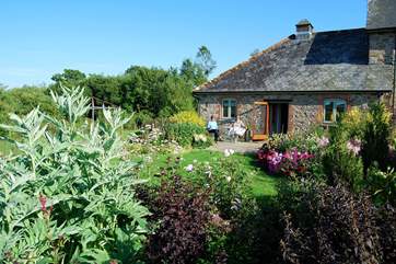 Verbena Cottage is a single-storey semi-detached retreat.