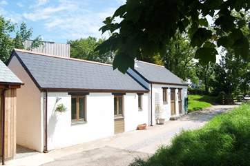 The exterior of pretty little Kernel's Barn, with the separate utility-room to the rear of the building next door on the left.